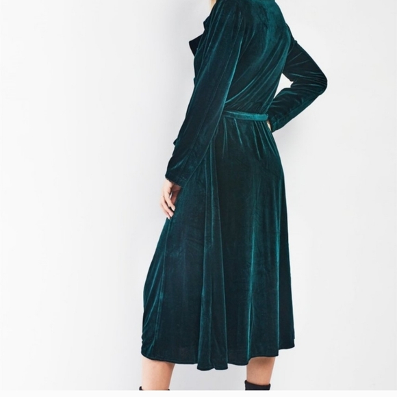 Green Velvet Long Sleeve Smoking Jacket - Picture 4 of 5